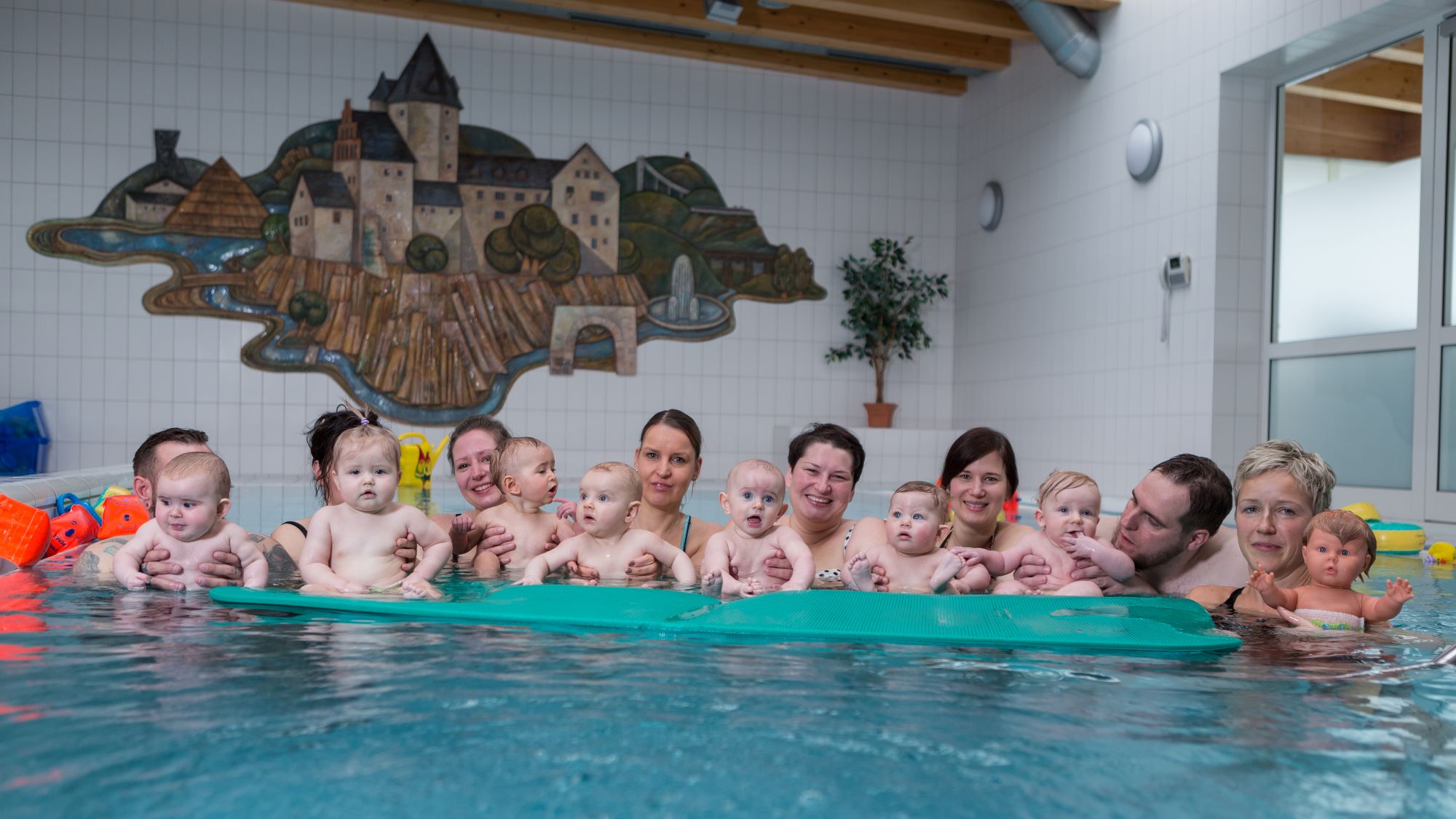 Babyschwimmen im Therapiebecken
